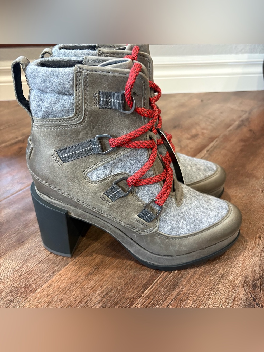 Sorel Blake Lace-Up Waterproof Boots Women US 7 Gray Felt Leather NWT